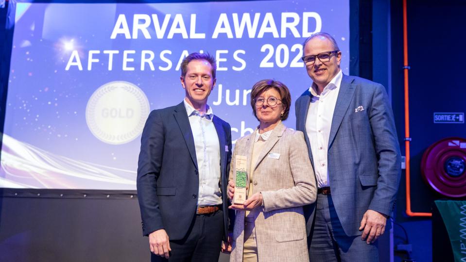 JUMA MECHELEN MET GOUD BEKROOND OP DE ARVAL AWARDS.